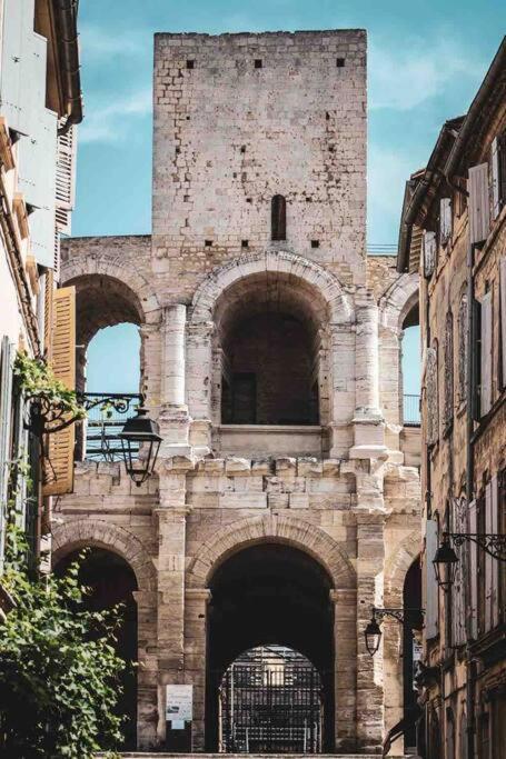 Appartement A Pied Du Centre Avec Place De Parking Arles Bagian luar foto