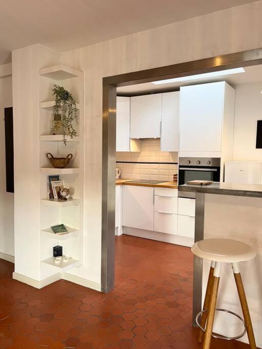Appartement A Pied Du Centre Avec Place De Parking Arles Bagian luar foto