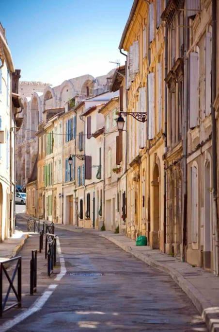Appartement A Pied Du Centre Avec Place De Parking Arles Bagian luar foto
