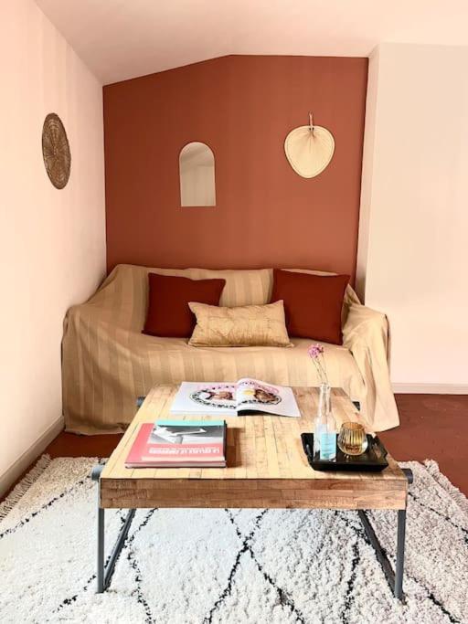 Appartement A Pied Du Centre Avec Place De Parking Arles Bagian luar foto