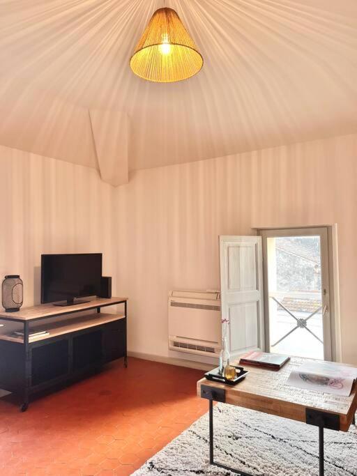 Appartement A Pied Du Centre Avec Place De Parking Arles Bagian luar foto